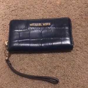 Michael kors navy handheld wallet
